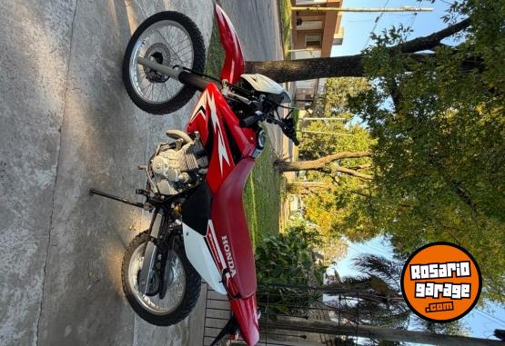Motos - Honda Tornado 2022 Nafta 3300Km - En Venta