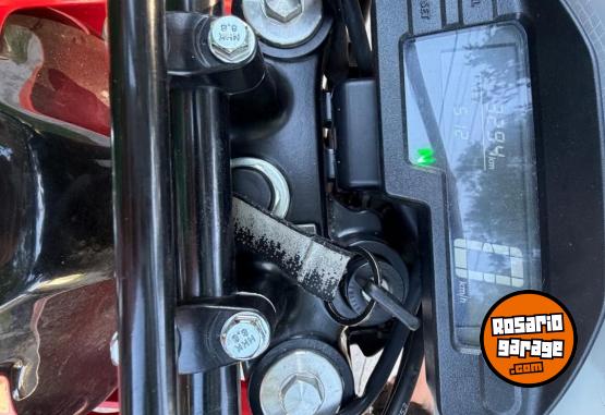 Motos - Honda Tornado 2022 Nafta 3300Km - En Venta