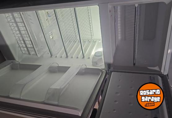 Hogar - Heladera con frezer semi  nueva 6 meses de uso - En Venta