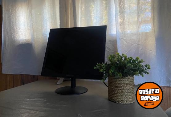 Inform�tica - vendo monitor 17' relacion 5:4 - En Venta
