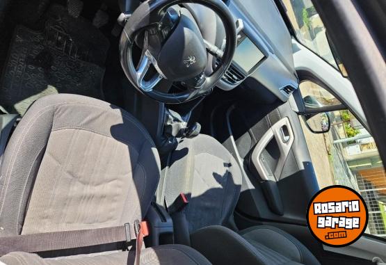 Autos - Peugeot 208 Allure plus 2017 Nafta 218000Km - En Venta