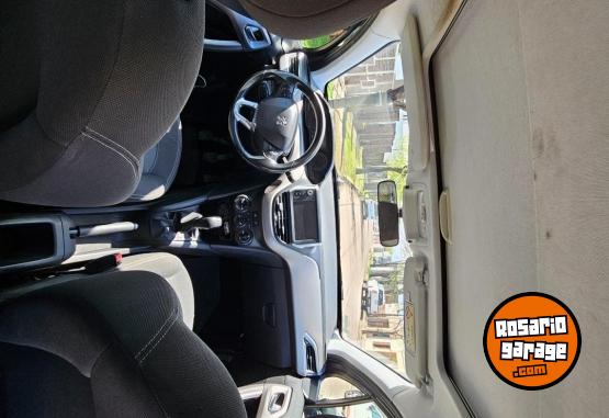 Autos - Peugeot 208 Allure plus 2017 Nafta 218000Km - En Venta