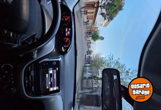 Autos - Peugeot 208 Allure plus 2017 Nafta 218000Km - En Venta