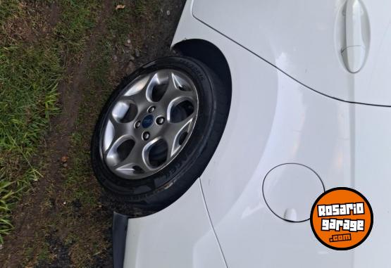 Autos - Ford 2012 5ptas 2012 Nafta 169000Km - En Venta