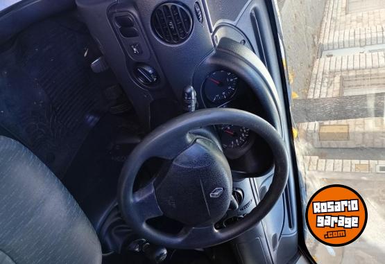 Utilitarios - Renault Kangoo 2017 GNC 237500Km - En Venta