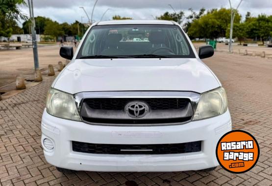 Camionetas - Toyota HILUX DX PACK 2.5 TD 2010 Diesel 200000Km - En Venta