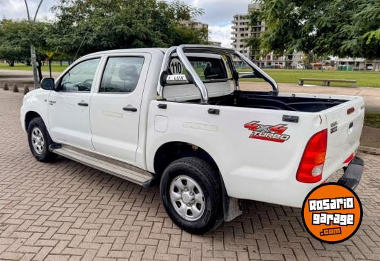 Camionetas - Toyota HILUX DX PACK 2.5 TD 2010 Diesel 200000Km - En Venta