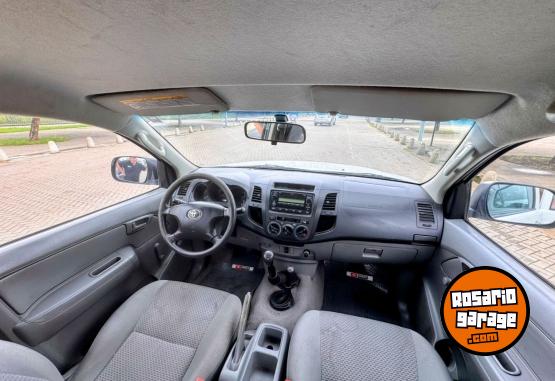Camionetas - Toyota HILUX DX PACK 2.5 TD 2010 Diesel 200000Km - En Venta