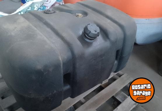 Camiones y Gr�as - Tanque de gasoil usado - En Venta