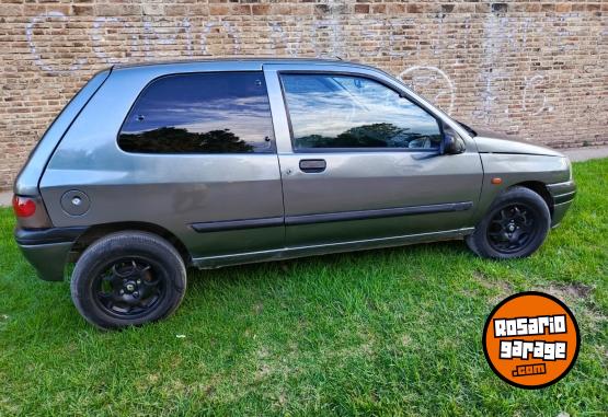 Autos - Renault Clio 1997 Nafta 247000Km - En Venta