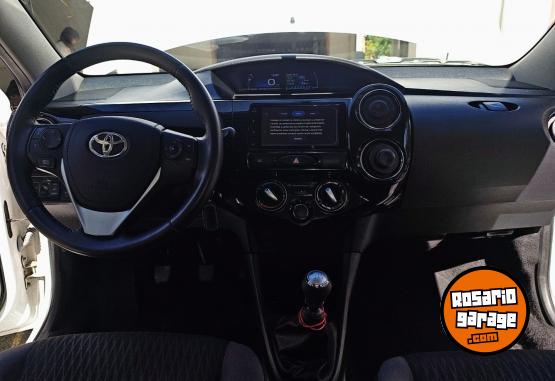 Autos - Toyota 1.5 Xls pack 6 mt 2022 Nafta 50000Km - En Venta