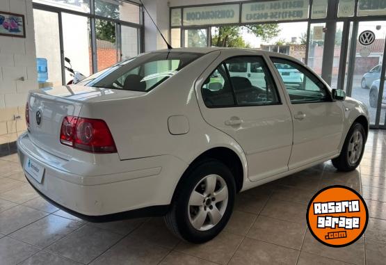 Autos - Volkswagen BORA TRENDLINE 2011 Nafta 147900Km - En Venta