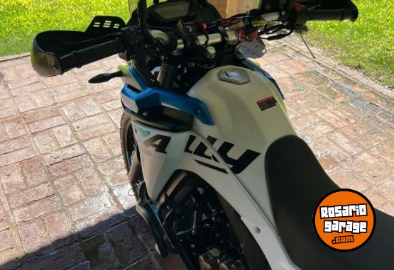 Motos - Voge Rally 300 2024 Nafta 5900Km - En Venta