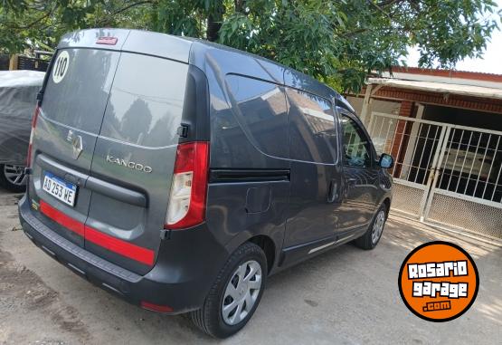 Utilitarios - Renault Kangoo 2018 Nafta 107000Km - En Venta