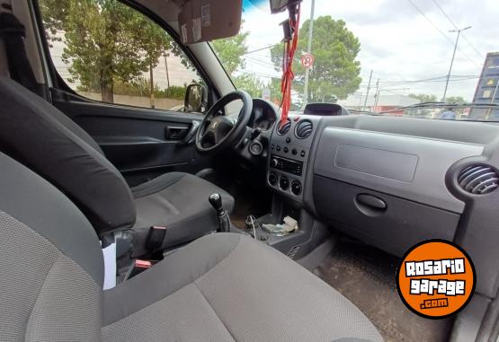 Utilitarios - Peugeot Partner 2017 Diesel 186000Km - En Venta