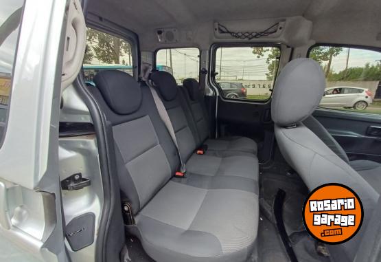 Utilitarios - Peugeot Partner 2017 Diesel 186000Km - En Venta