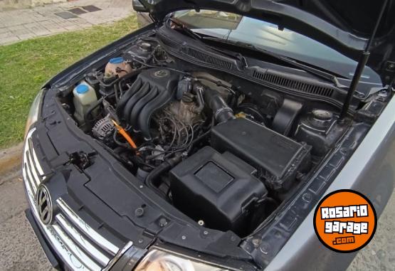 Autos - Volkswagen Bora 2011 Nafta 275000Km - En Venta