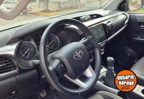 Camionetas - Toyota Hilux  SR dc 2.4 2024 Diesel 10000Km - En Venta