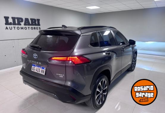Autos - Toyota COROLLA CROSS SEG HYBRIDA 2024 Electrico / Hibrido 65000Km - En Venta