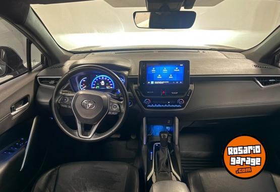 Autos - Toyota COROLLA CROSS SEG HYBRIDA 2024 Electrico / Hibrido 65000Km - En Venta