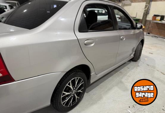 Autos - Toyota XLS 4 PUERTAS 2019 Nafta 75000Km - En Venta