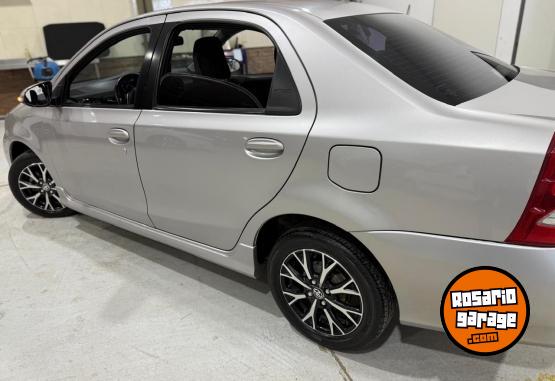 Autos - Toyota XLS 4 PUERTAS 2019 Nafta 75000Km - En Venta