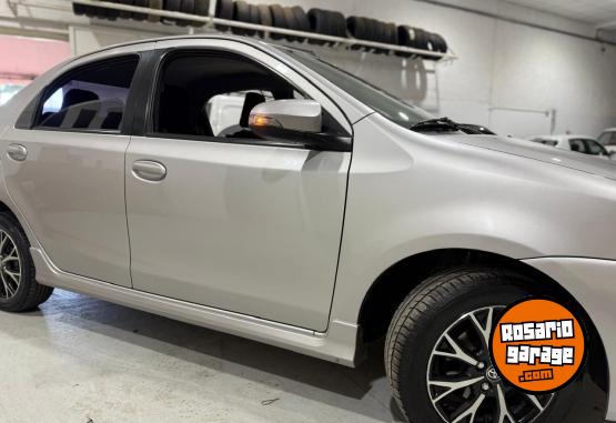 Autos - Toyota XLS 4 PUERTAS 2019 Nafta 75000Km - En Venta