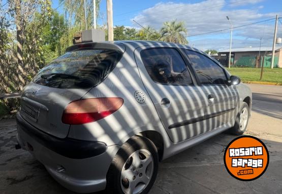 Autos - Peugeot 206 2003 Nafta 250000Km - En Venta