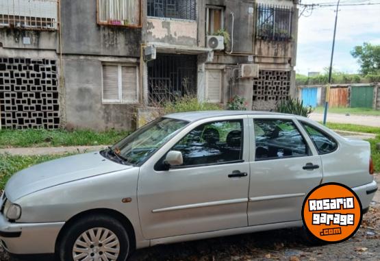 Autos - Volkswagen Polo 2000 Nafta 111111Km - En Venta