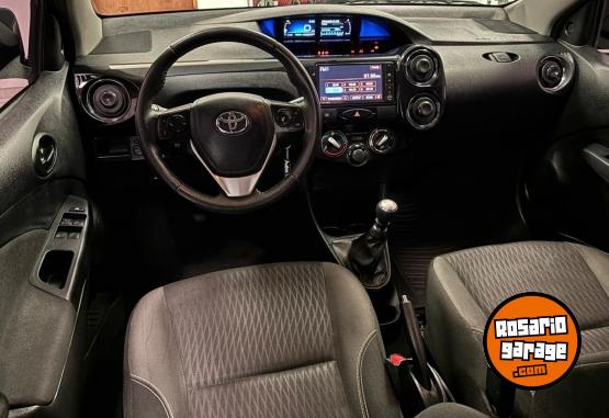 Autos - Toyota ETIOS XLS 2016 Nafta 78000Km - En Venta