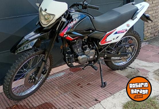 Motos - Motomel Skua 250 2024 Nafta 9000Km - En Venta