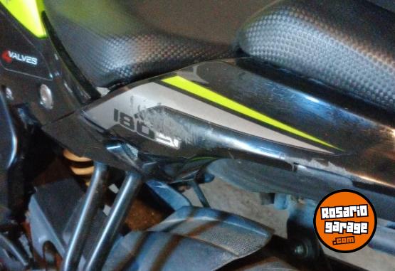 Motos - Benelli 180 s 2022 Nafta 16500Km - En Venta