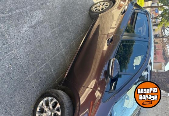 Autos - Peugeot 208 2015 Nafta 106000Km - En Venta