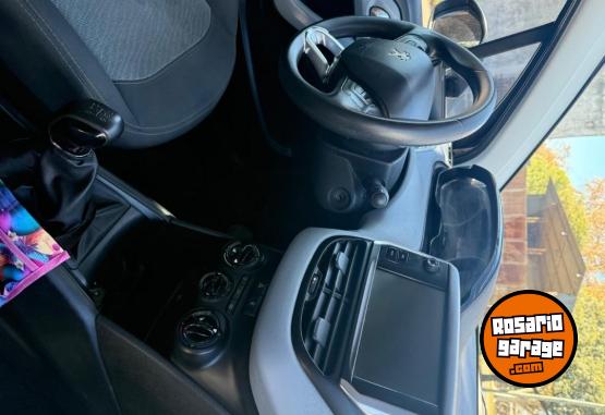 Autos - Peugeot 208 2015 Nafta 106000Km - En Venta