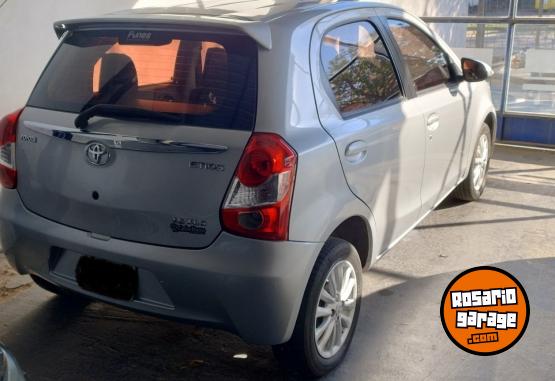 Autos - Toyota ETIOS 1.5 XLS 5 PUERTAS 2016 Nafta 105000Km - En Venta