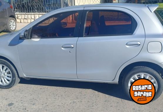Autos - Toyota ETIOS 1.5 XLS 5 PUERTAS 2016 Nafta 105000Km - En Venta