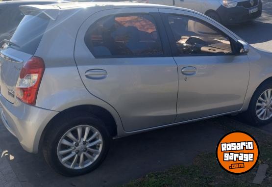 Autos - Toyota ETIOS 1.5 XLS 5 PUERTAS 2016 Nafta 105000Km - En Venta