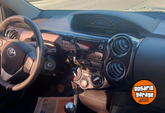Autos - Toyota ETIOS 1.5 XLS 5 PUERTAS 2016 Nafta 105000Km - En Venta
