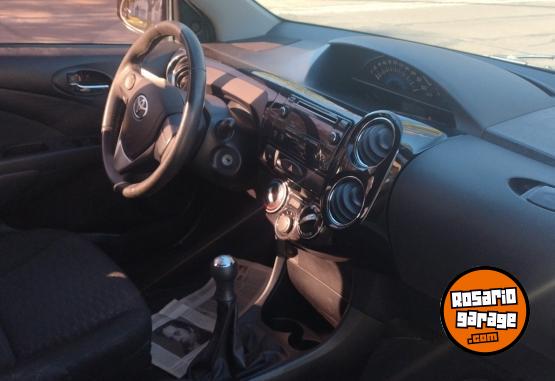 Autos - Toyota ETIOS 1.5 XLS 5 PUERTAS 2016 Nafta 105000Km - En Venta