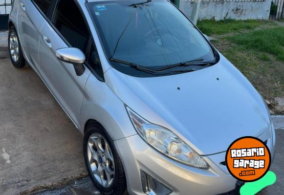 Autos - Ford Fiesta kinetick titanium 2012 Nafta 200000Km - En Venta