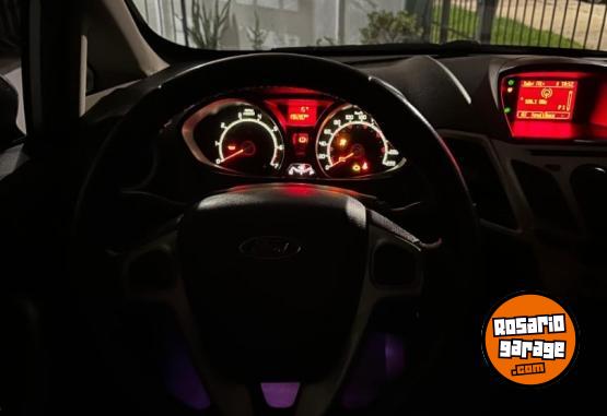Autos - Ford Fiesta kinetick titanium 2012 Nafta 200000Km - En Venta