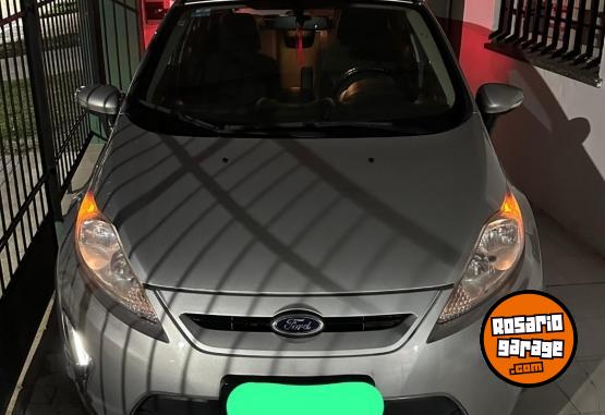 Autos - Ford Fiesta kinetick titanium 2012 Nafta 200000Km - En Venta