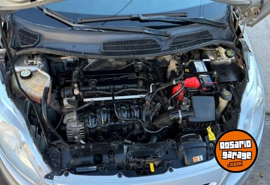 Autos - Ford Fiesta kinetick titanium 2012 Nafta 200000Km - En Venta