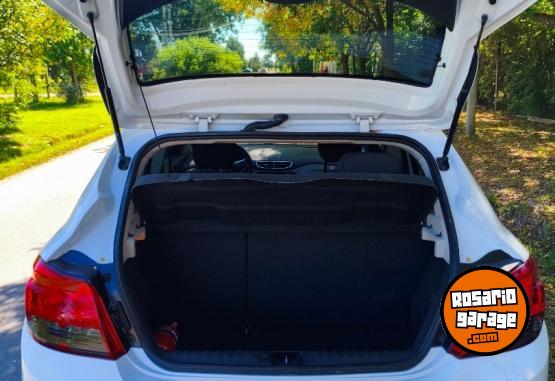 Autos - Chevrolet ONIX 1.4 LTZ 2015 Nafta 80000Km - En Venta