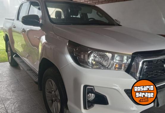 Camionetas - Toyota TOYOTA HILUX SRV 4X2 2019 Diesel 70000Km - En Venta