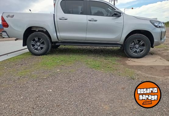 Camionetas - Toyota Hilux SR DC 4X4 AT 2024 Diesel 46700Km - En Venta