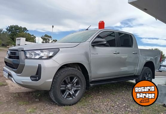 Camionetas - Toyota Hilux SR DC 4X4 AT 2024 Diesel 46700Km - En Venta