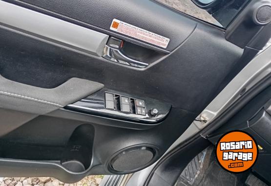 Camionetas - Toyota Hilux SR DC 4X4 AT 2024 Diesel 46700Km - En Venta