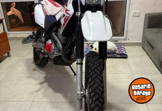 Motos - Honda TORNADO 2020 Nafta 9600Km - En Venta