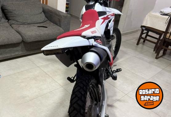 Motos - Honda TORNADO 2020 Nafta 9600Km - En Venta